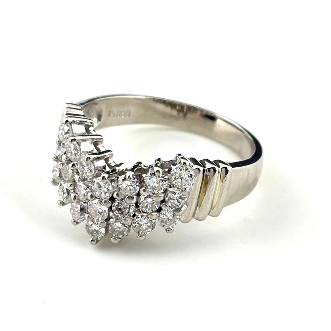 MELEE DIAMOND DESIGN RING PLATINUM: Melee diamond design Ring Platinum Brand: Unbranded Type: Ring Material: Pt900, Color: Platinum Size: US 9 to 9.5 Accessories: None Accessories Notice: When purchasing pre-owned goods, please