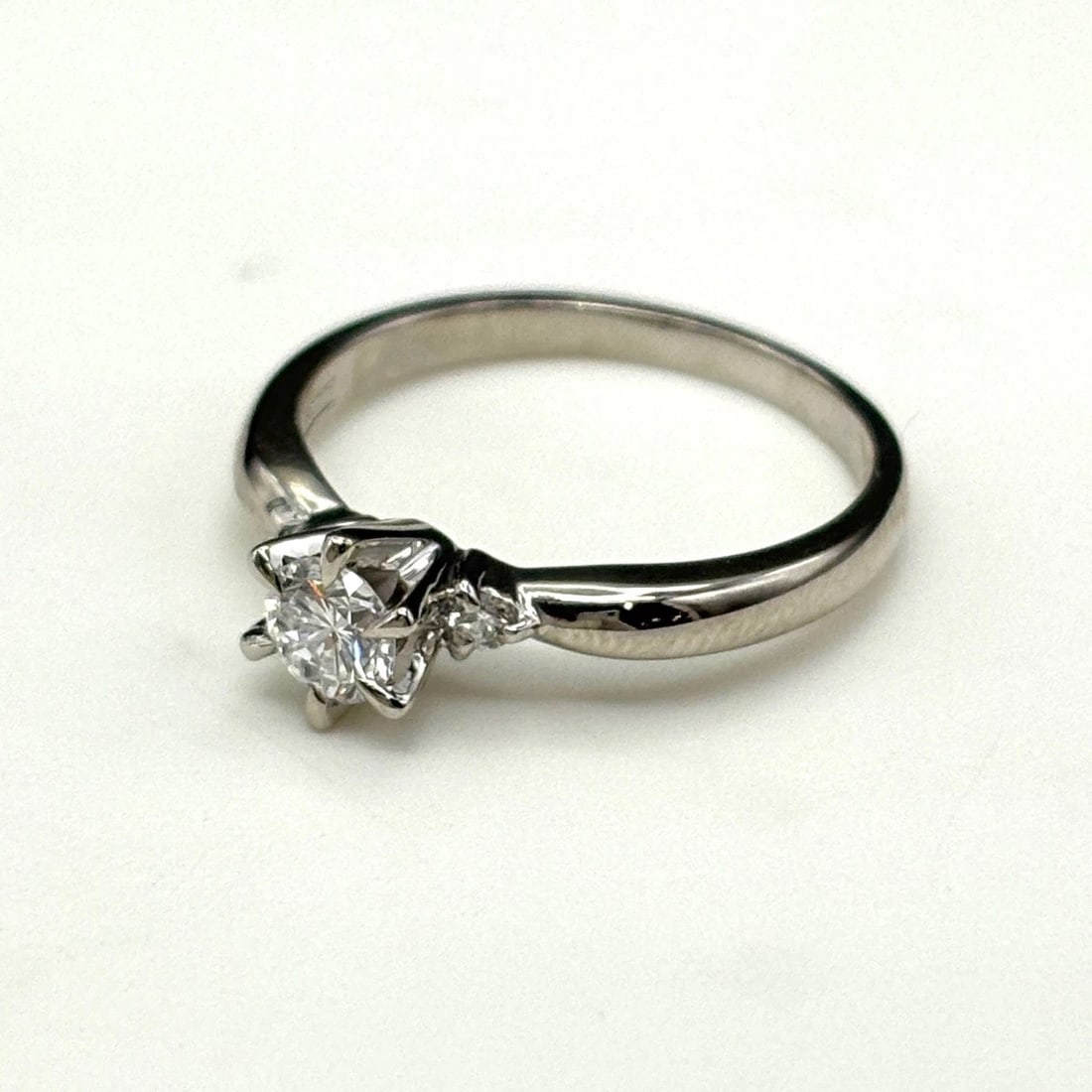 DIAMOND DESIGN RING PLATINUM MELEE DIAMOND: diamond design Ring Platinum Melee diamond Brand: Unbranded Type: Ring Material: Pt900, Color: Platinum Size: US 6 Accessories: None Accessories Notice: When purchasing pre-owned goods, pl