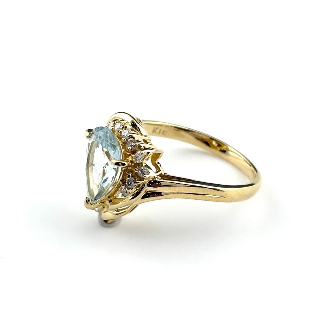 AQUAMARINE DESIGN RING YG YELLOWGOLD: aquamarine design ring YG YellowGold Brand: Unbranded Type: Ring Material: 18K, Color: Yellow Gold Size: US 6 to 6.5 Accessories: None Accessories Notice: When purchasing pre-owned goods,