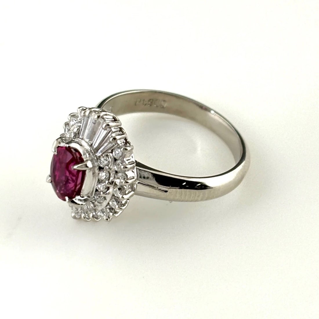 RUBY DESIGN RING PLATINUM MELEE DIAMOND (1 of 2)