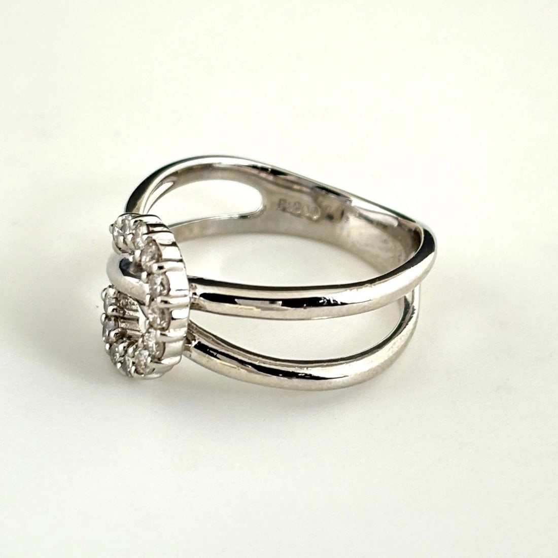 MELEE DIAMOND DESIGN RING PLATINUM: Melee diamond design Ring Platinum Brand: Unbranded Type: Ring Material: Pt900, Color: Platinum Size: US 6.5 Accessories: None Accessories Notice: When purchasing pre-owned goods, please r