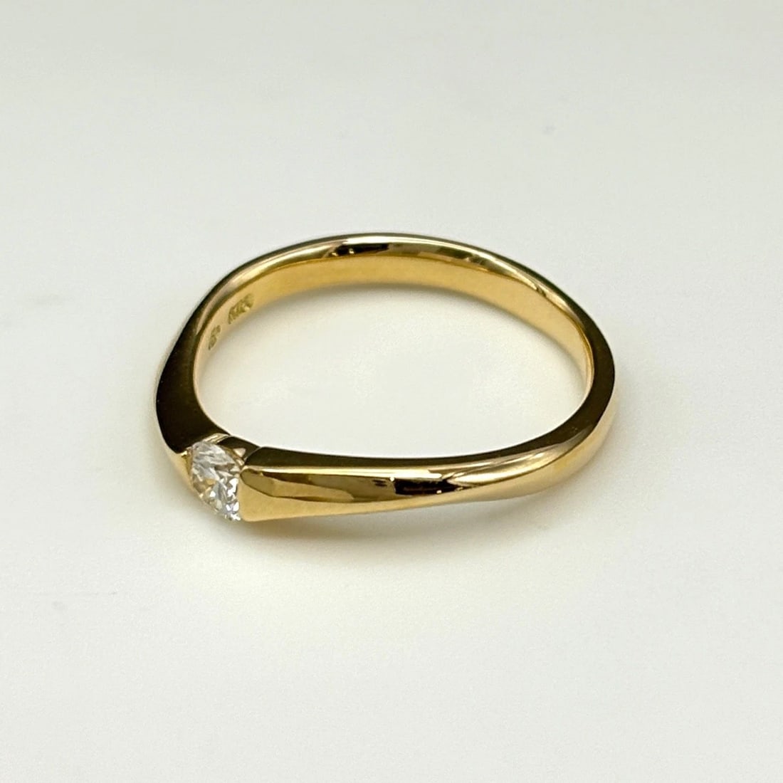DIAMOND DESIGN RING YG YELLOWGOLD: diamond design ring YG YellowGold Brand: Unbranded Type: Ring Material: 18K, Color: Yellow Gold Size: US 6 Accessories: None Accessories Notice: When purchasing pre-owned goods, please refer