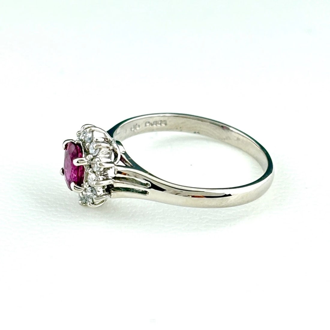 RUBY DESIGN RING PLATINUM MELEE DIAMOND: ruby design Ring Platinum Melee diamond Brand: Unbranded Type: Ring Material: Pt850, Main Stone/Creation Ruby Color: Platinum Size: US 6 Accessories: None Accessories Notice: When purchasi