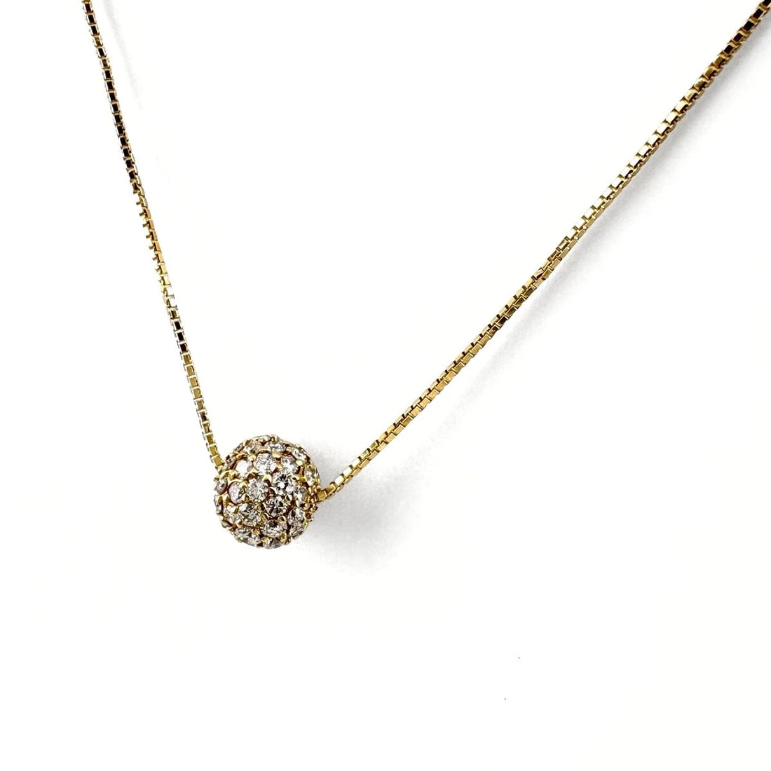 MELEE DIAMOND DESIGN NECKLACE YG YELLOWGOLD: Melee diamond design necklace YG YellowGold Brand: Unbranded Type: Necklace Material: 18K, Color: Yellow Gold Size: Chain 39.5cm(15.6") Pendant size 8.5×8.5mm(0.3") Accessories: None