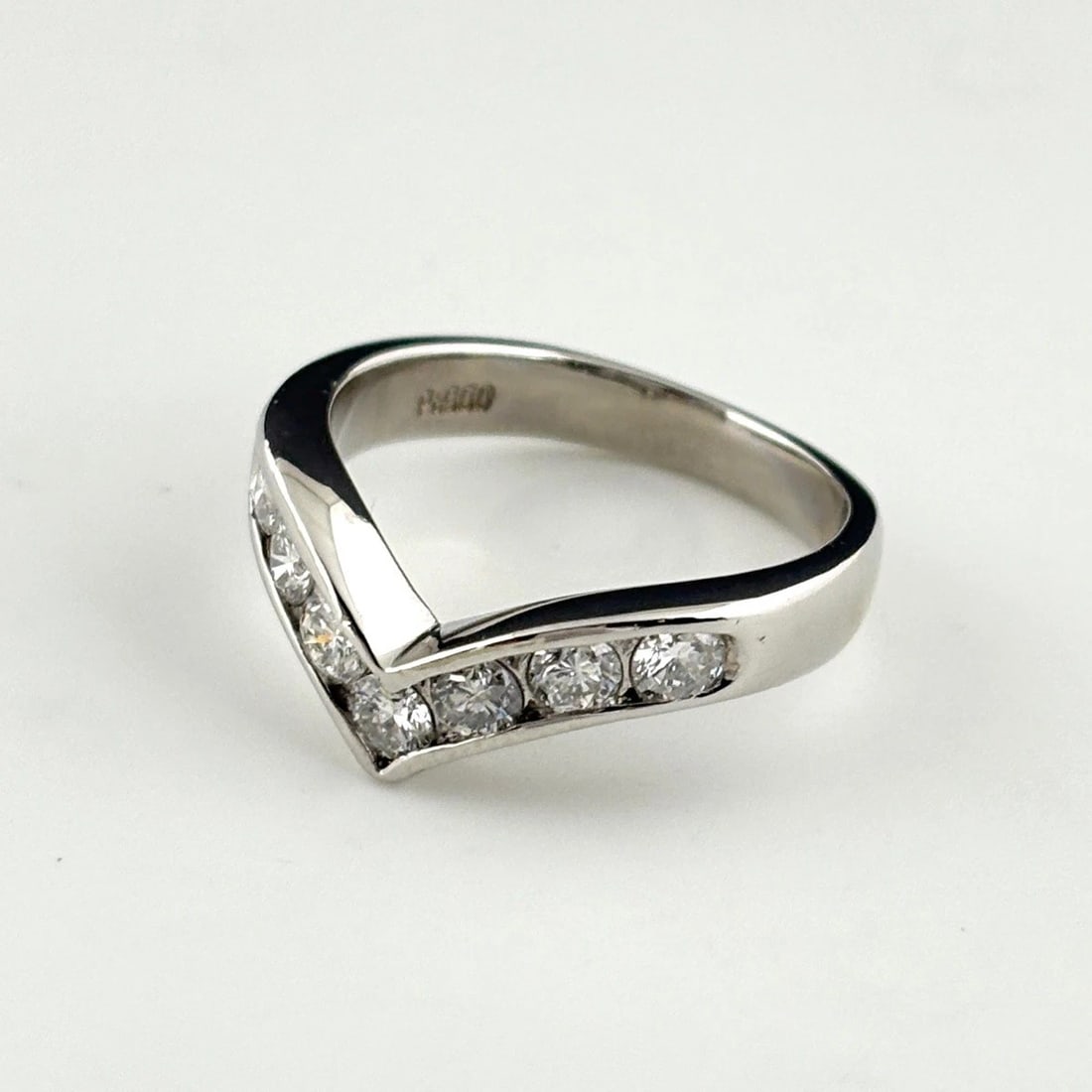 DIAMOND DESIGN RING PLATINUM: diamond design Ring Platinum Brand: Unbranded Type: Ring Material: Pt900, Color: Platinum Size: US 6.5 to 7 Accessories: None Accessories Notice: When purchasing pre-owned goods, please refer