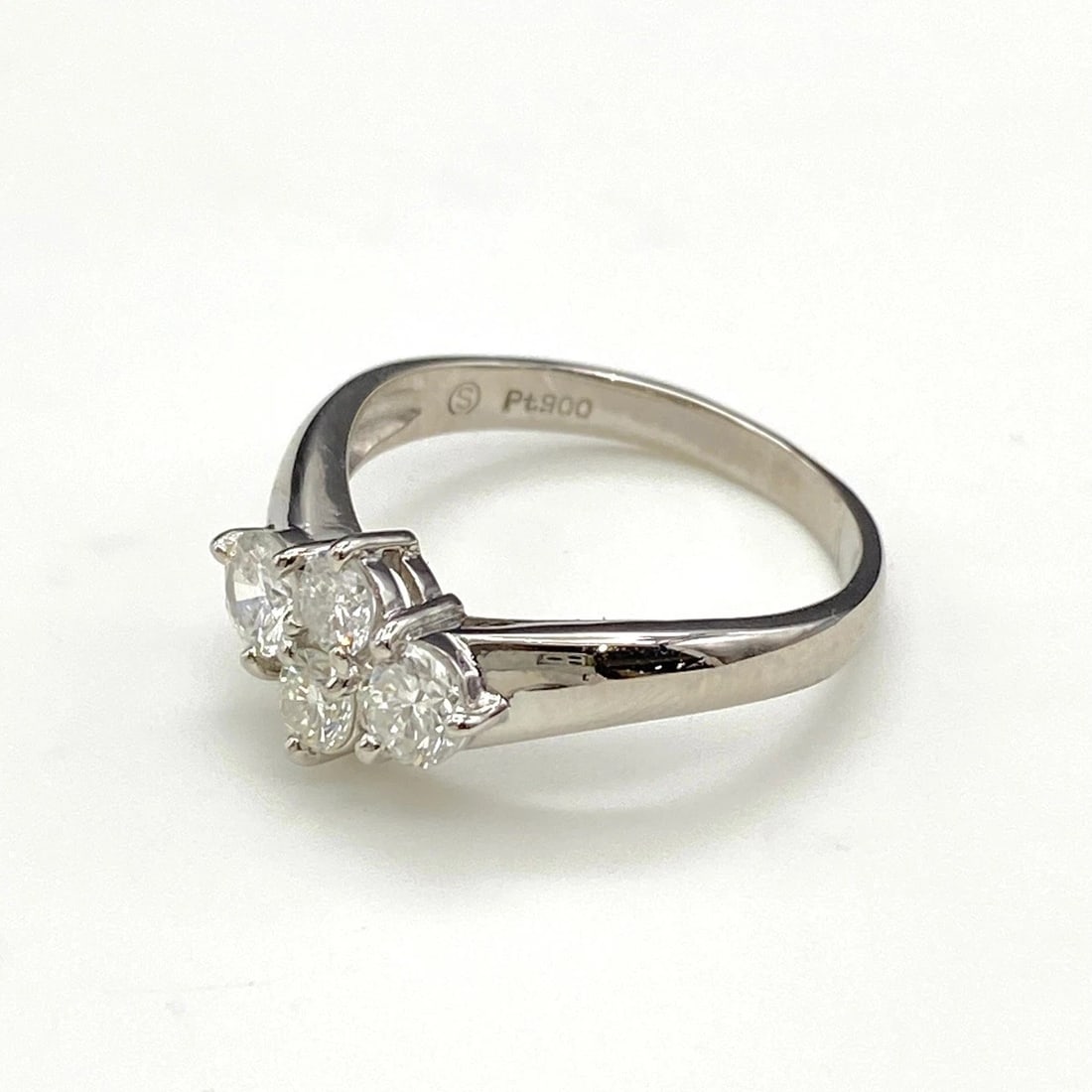 DIAMOND DESIGN RING PLATINUM: diamond design Ring Platinum Brand: Unbranded Type: Ring Material: Pt900, Color: Platinum Size: US 5 to 5.5 Accessories: None Accessories Notice: When purchasing pre-owned goods, please re