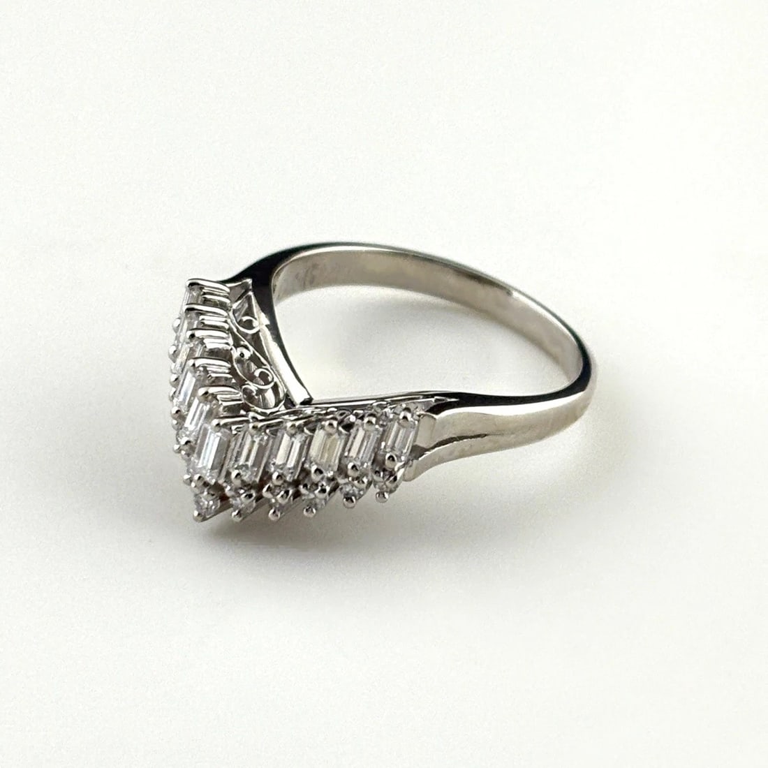 MELEE DIAMOND DESIGN RING PLATINUM MELEE: Melee diamond design Ring Platinum Melee Brand: Unbranded Type: Ring Material: Pt900, Color: Platinum Size: US 6.5 Accessories: None Accessories Notice: When purchasing pre-owned goods, pl