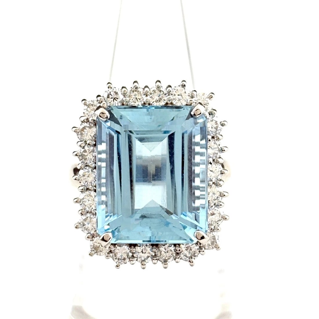 AQUAMARINE DESIGN RING PLATINUM RING: aquamarine design Ring Platinum ring Brand: Unbranded Type: Ring Material: Pt900, Main Stone/Creation Aquamarine Color: Platinum Size: US 6.5 Accessories: None Accessories Notice: When