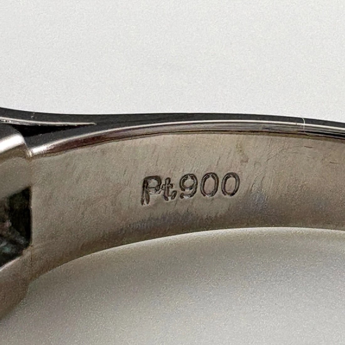 EMERALD DESIGN RING PLATINUM MELEE - 2