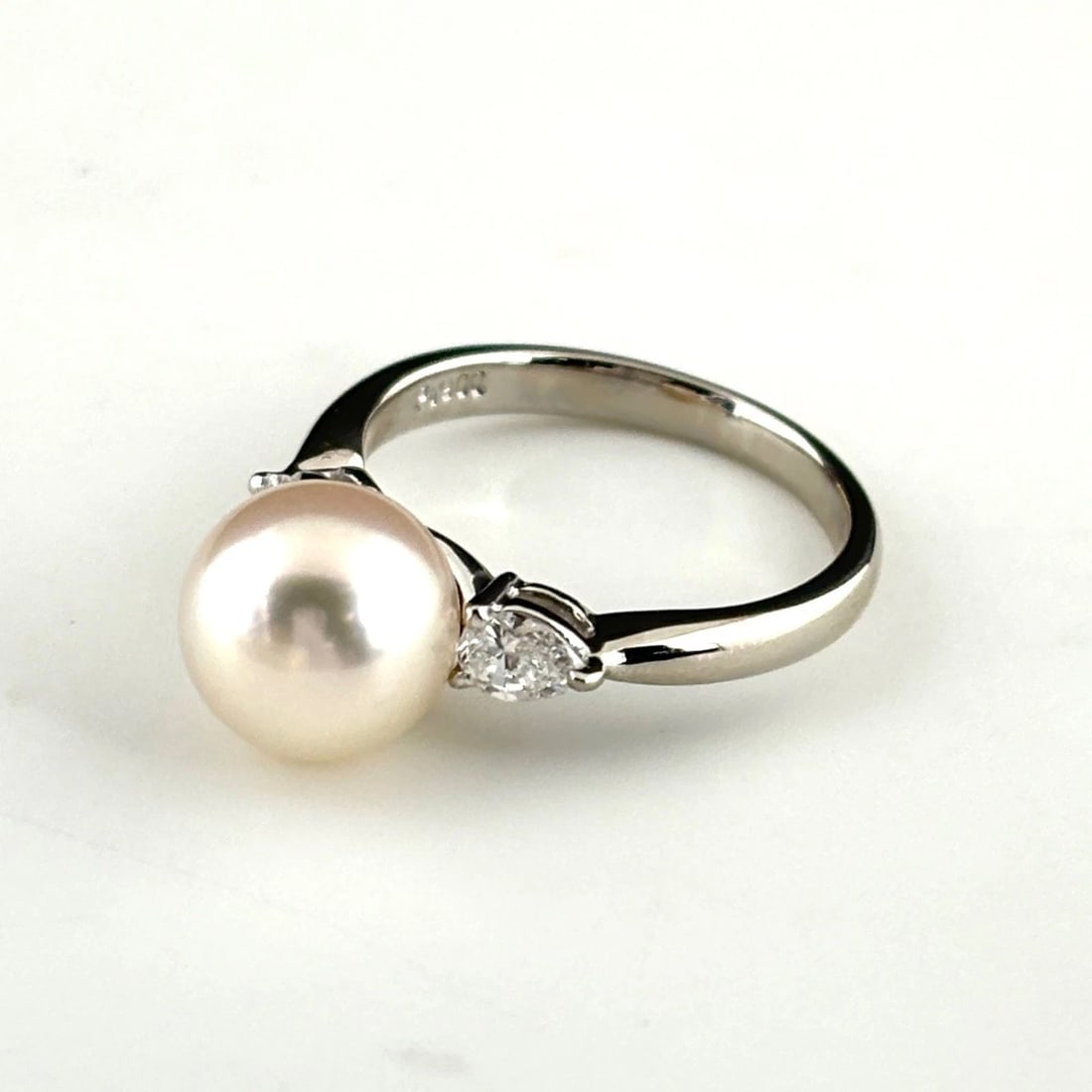 PEARL DESIGN PLATINUM MELEE DIAMOND PEARL RING: pearl design Platinum Melee diamond pearl Ring Brand: Unbranded Type: Ring Material: Pt900, Main Stone/Creation Pearl Color: Platinum Size: US 6 Accessories: None Accessories Notice: When