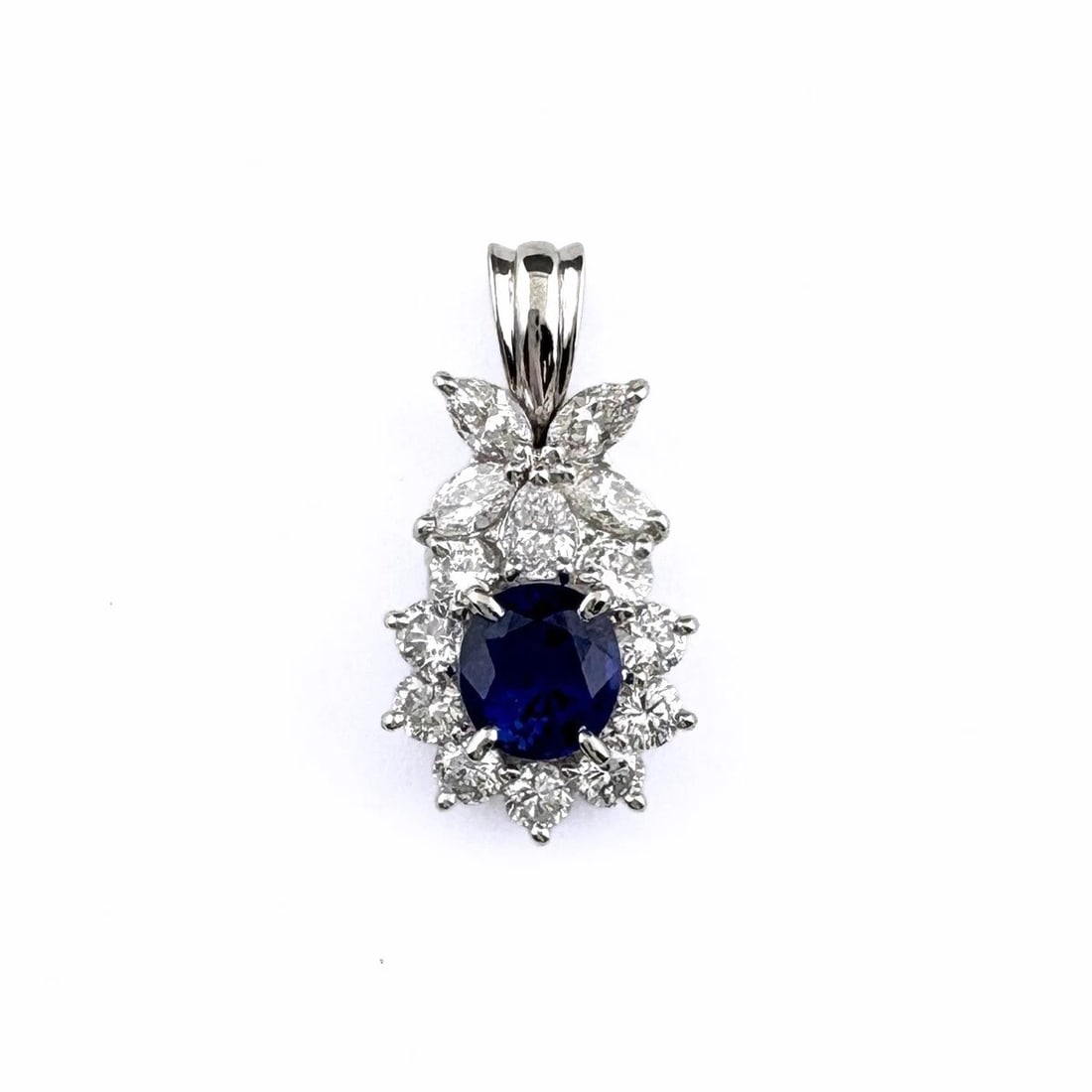 SAPPHIRE PENDANT HEAD PLATINUM MELEE DIAMOND PENDANT: Sapphire Pendant Head Platinum Melee diamond Pendant Brand: Unbranded Type: Pendant Head Material: Pt900, Main Stone/Creation Sapphire Color: Platinum Size: Total length of the pendant head