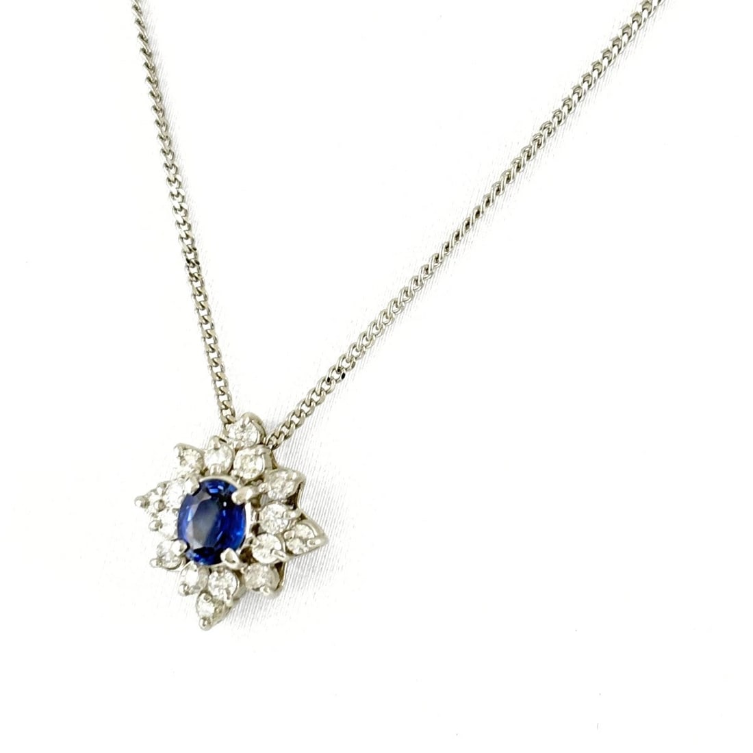 SAPPHIRE DESIGN NECKLACE PLATINUM PENDANT: Sapphire design necklace Platinum Pendant Brand: Unbranded Type: Necklace Material: Pt900, Color: Platinum Size: Chain 40cm(15.7") Pendant size 12.6×11.5mm(0.5") Accessories: None