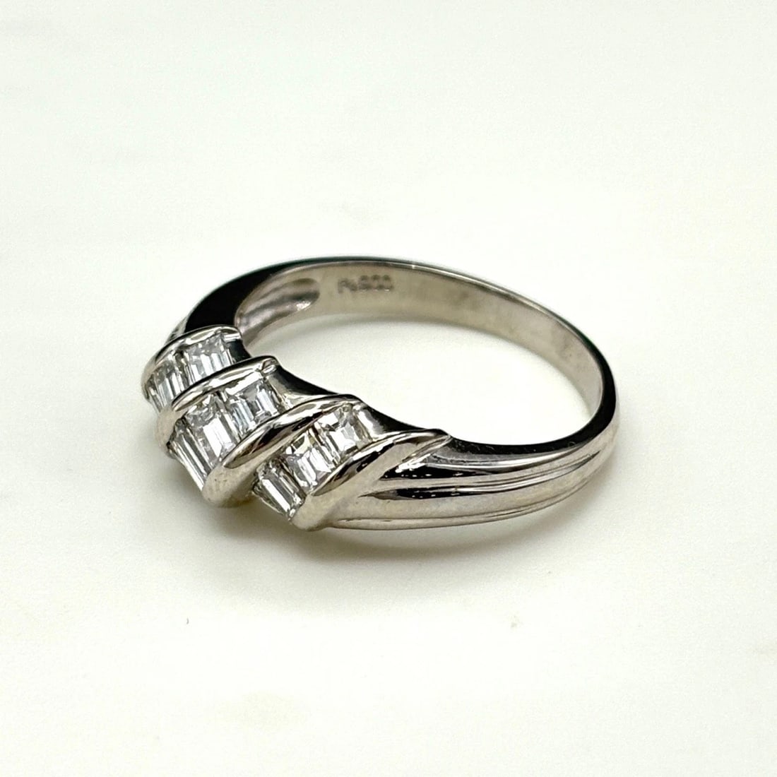 DIAMOND DESIGN RING PLATINUM RING PT900 DIAMOND WOMEN: diamond design Ring Platinum Ring Pt900 diamond Women Brand: Unbranded Type: Ring Material: Pt900, Color: Platinum Size: US 6.5 Accessories: None Accessories Notice: When purchasing pre-ow
