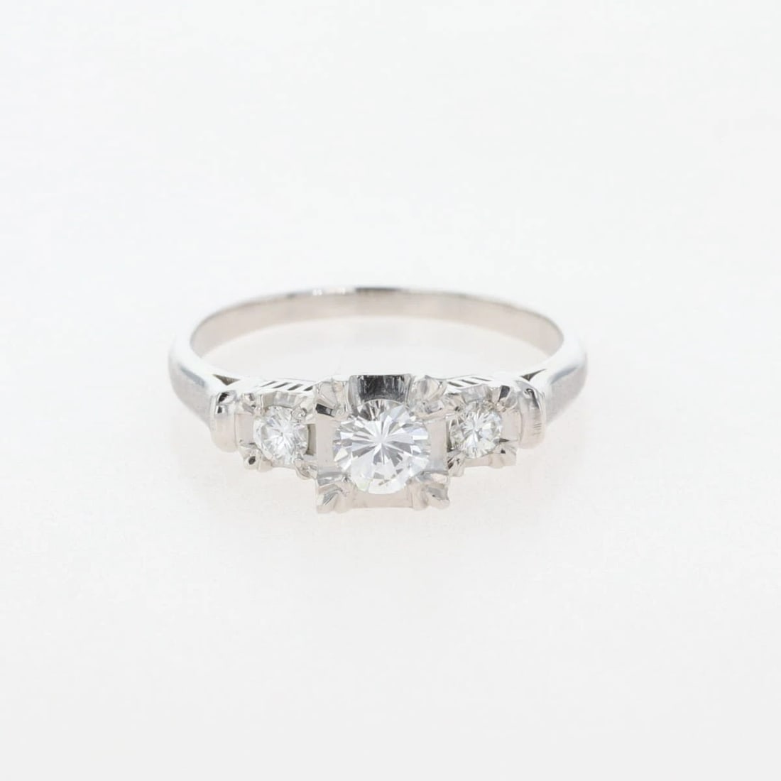 MELEE DIAMOND DESIGN RING PLATINUM: Melee diamond design Ring Platinum Brand: Unbranded Type: Ring Material: Pt850, Color: Platinum Size: US 5.5 Accessories: None Accessories Notice: When purchasing pre-owned goods, please r