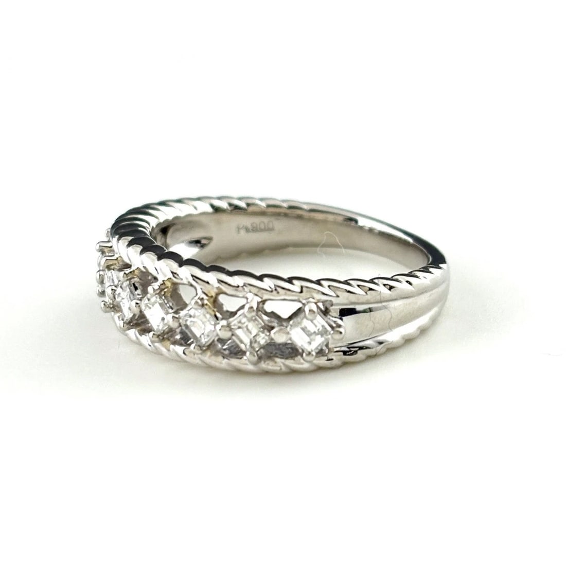 MELEE DIAMOND DESIGN RING PLATINUM: Melee diamond design Ring Platinum Brand: Unbranded Type: Ring Material: Pt900, Color: Platinum Size: US 8 Accessories: None Accessories Notice: When purchasing pre-owned goods, please ref