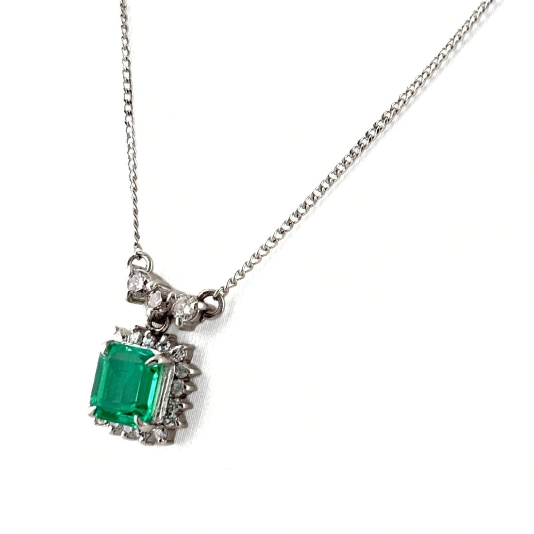 EMERALD DESIGN NECKLACE PLATINUM PENDANT: Emerald design necklace Platinum Pendant Brand: Unbranded Type: Necklace Material: Pt850, Main Stone/Creation Emerald Color: Platinum Size: Chain 42cm(16.5") Total length of the pendant head