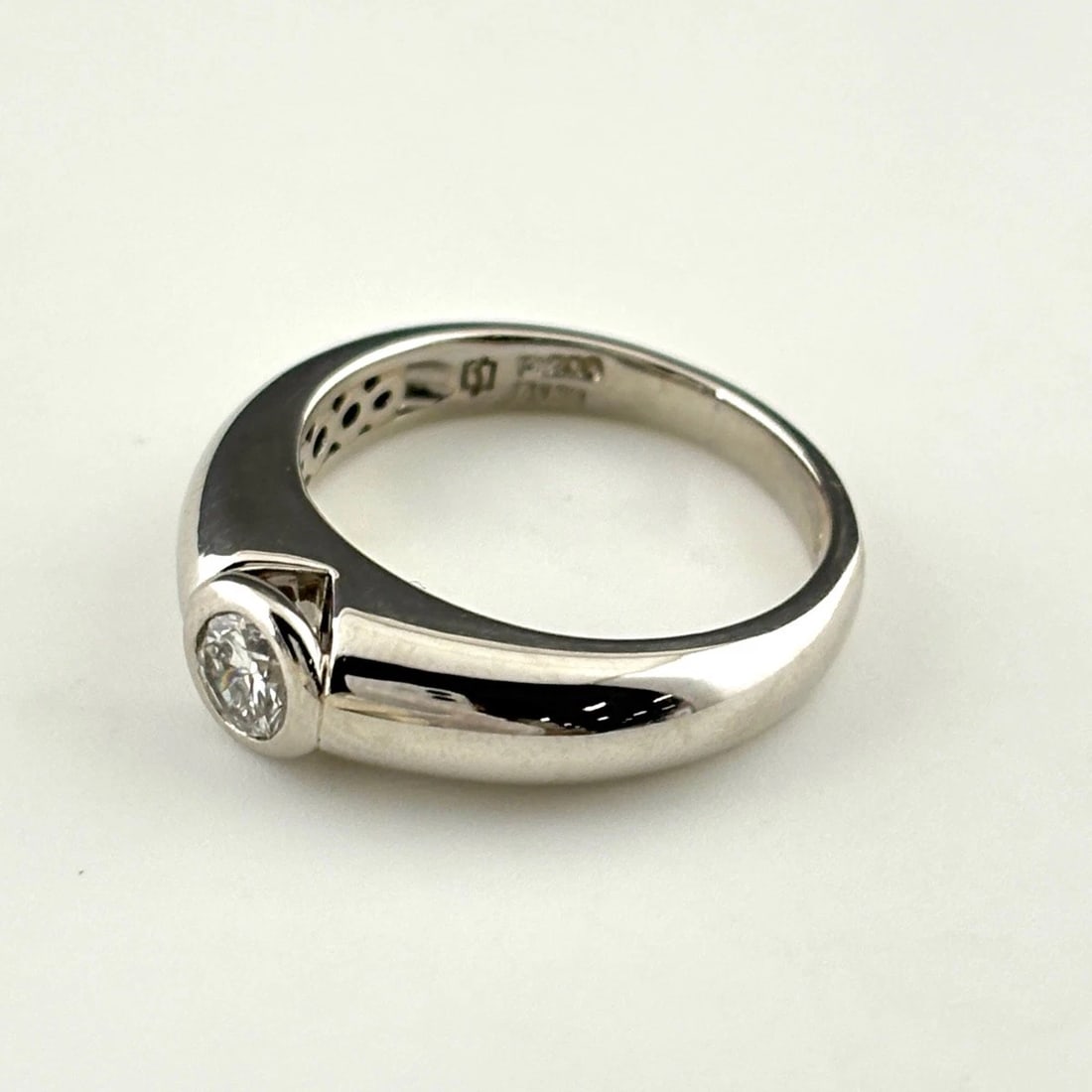 DIAMOND DESIGN RING PLATINUM PT900 DIAMOND WOMEN: diamond design Ring Platinum Pt900 diamond Women Brand: Unbranded Type: Ring Material: Pt900, Color: Platinum Size: US 5.5 to 6 Accessories: None Accessories Notice: When purchasing pre-ow