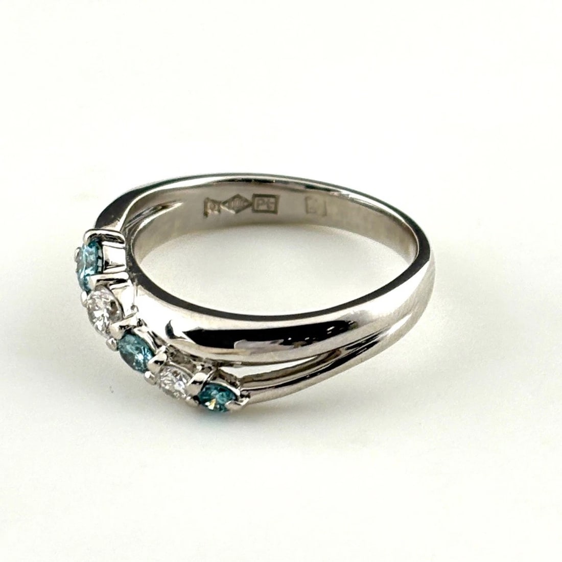 MELEE DIAMOND DESIGN RING PLATINUM WITH BLUE DIAMOND TREATMENT: Melee diamond design Ring Platinum with blue diamond treatment Brand: Unbranded Type: Ring Material: Pt1000, Color: Platinum Size: US 6 to 6.5 Accessories: None Accessories Notice: When pu