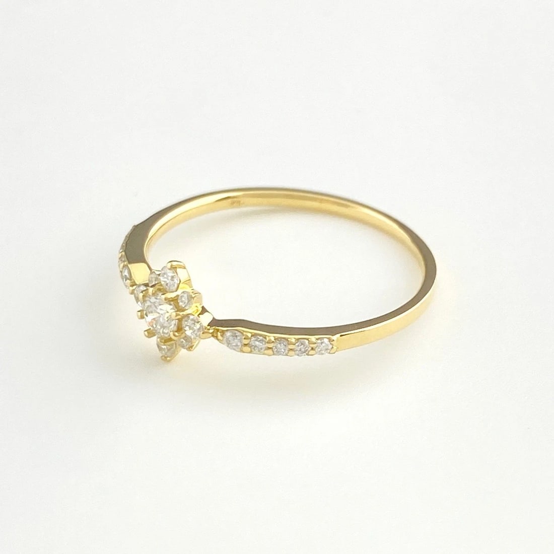 REMAKE MELEE DIAMOND DESIGN YG YELLOWGOLD RING: Remake Melee Diamond Design YG YellowGold Ring Brand: Unbranded Type: Ring Material: 18K, Color: Yellow Gold Size: US 5.5 to 6 Accessories: None Accessories Notice: When purchasing pre-own