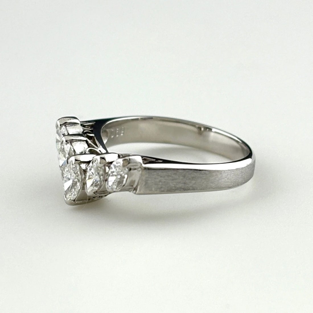 DIAMOND DESIGN PLATINUM RING PT850 DIAMOND WOMEN: diamond design Platinum Ring Pt850 diamond Women Brand: Unbranded Type: Ring Material: Pt850, Color: Platinum Size: US 5.5 Accessories: None Accessories Notice: When purchasing pre-owned g