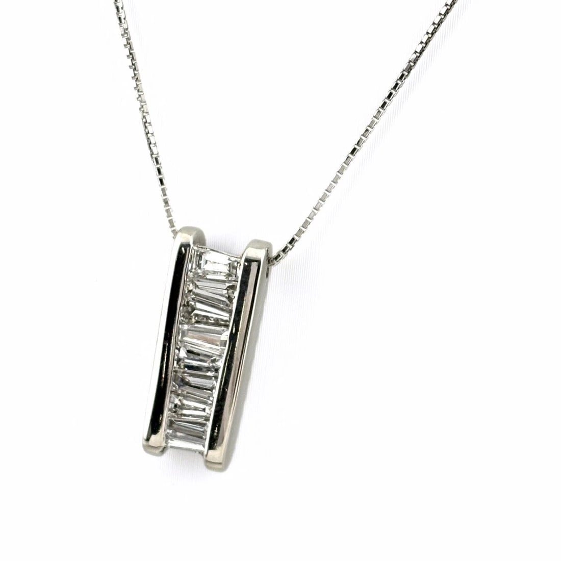 MELEE DIAMOND DESIGN PLATINUM PENDANT NECKLACE (1 of 4)