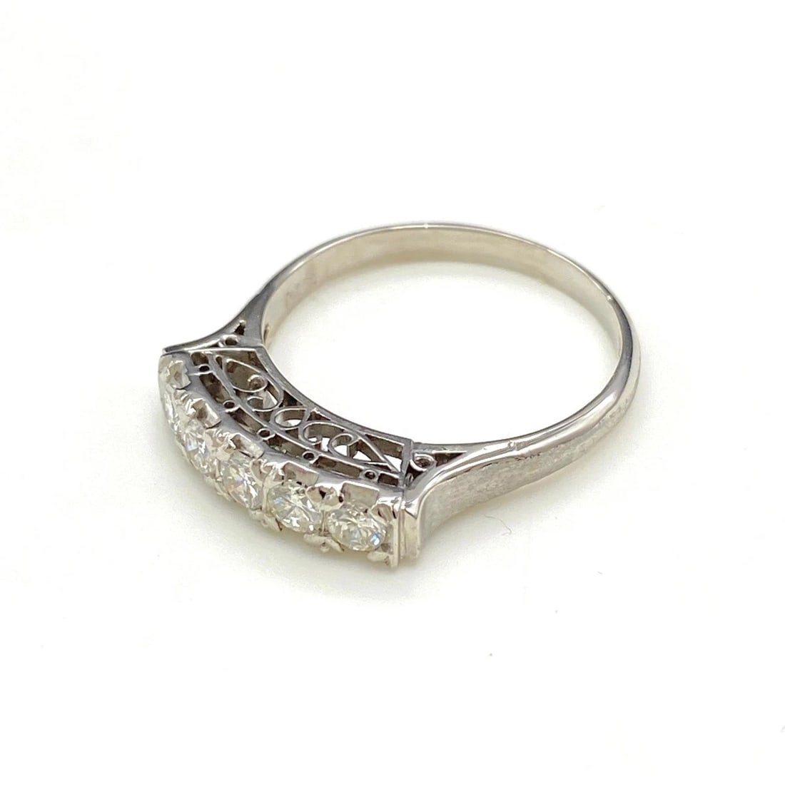 MELEE DIAMOND DESIGN PLATINUM RING PT850: Melee diamond design Platinum Ring Pt850 Brand: Unbranded Type: Ring Material: Pt850, Color: Platinum Size: US 6.5 to 7 Accessories: None Accessories Notice: When purchasing pre-owned good