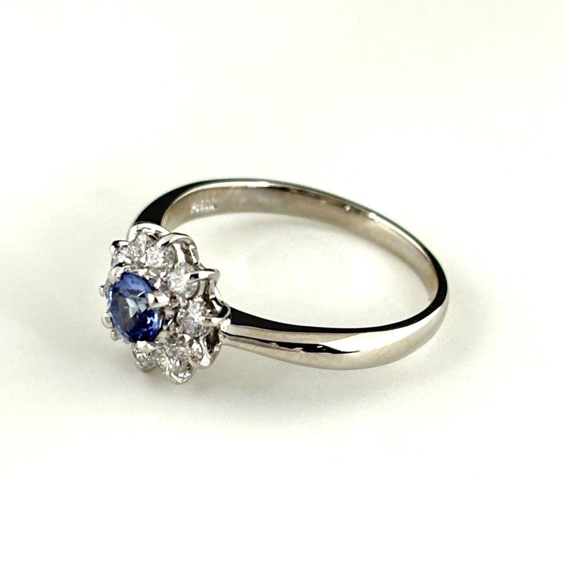 TANZANITE DESIGN PLATINUM MELEE DIAMOND RING: tanzanite design Platinum Melee diamond Ring Brand: Unbranded Type: Ring Material: Pt900, Color: Platinum Size: US 5.5 Accessories: None Accessories Notice: When purchasing pre-owned goods