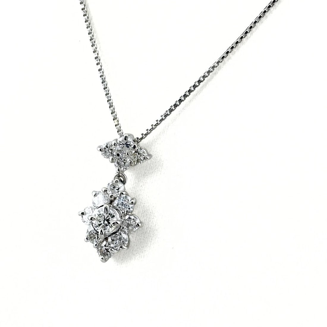 MELEE DIAMOND DESIGN PLATINUM PENDANT NECKLACE (1 of 4)