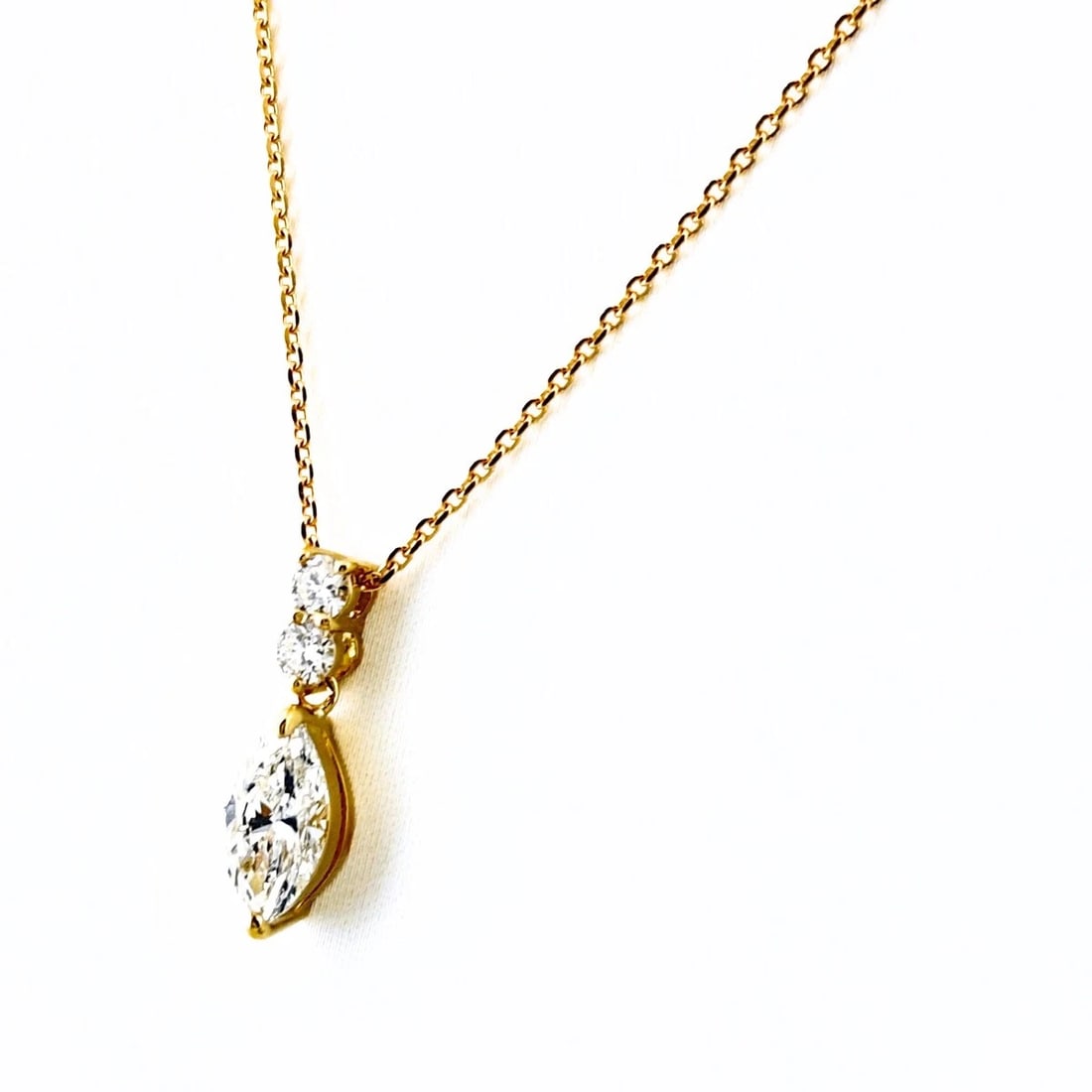 DIAMOND DESIGN YG YELLOWGOLD PENDANT MELEE DIAMOND SWING NECKLACE (1 of 3)