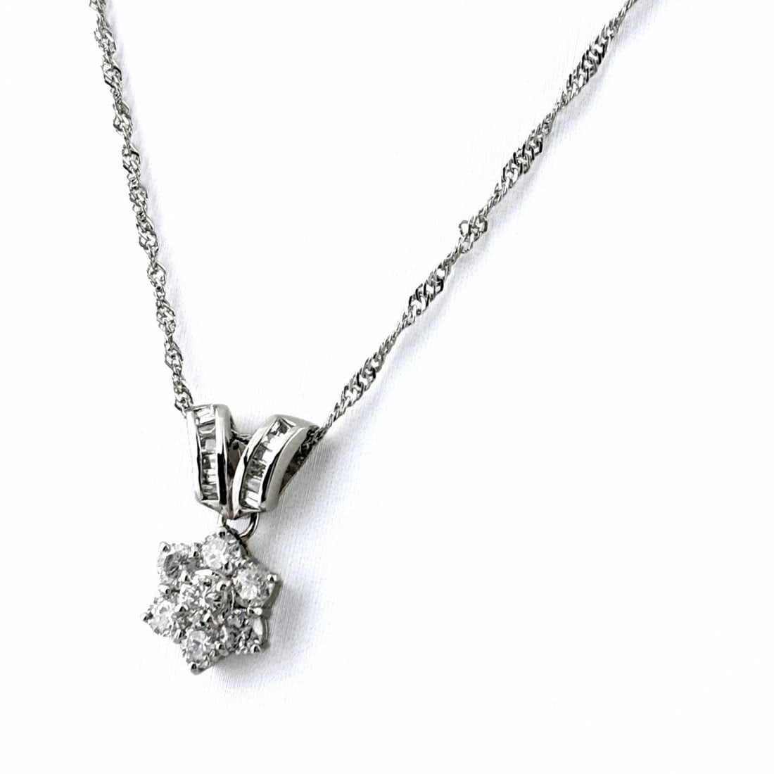 MELEE DIAMOND DESIGN PLATINUM PENDANT NECKLACE: Melee diamond design Platinum Pendant Necklace Brand: Unbranded Type: Necklace Material: Pt900, Color: Platinum Size: Chain 39cm(15.4") Total length of the pendant head including a bail 19.4×10.0