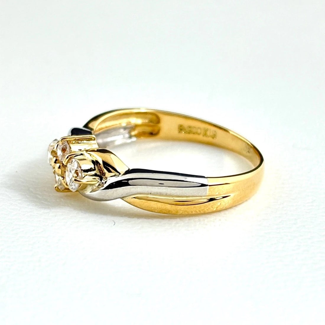 MELEE DIAMOND DESIGN YG YELLOWGOLD PLATINUM RING: Melee diamond design YG YellowGold Platinum Ring Brand: Unbranded Type: Ring Material: 18K, Color: Yellow Gold Size: US 5.5 to 6 Accessories: None Accessories Notice: When purchasing