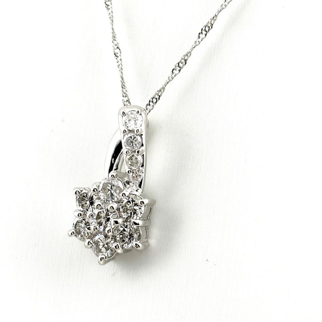 MELEE DIAMOND DESIGN PLATINUM PENDANT NECKLACE: Melee diamond design Platinum Pendant Necklace Brand: Unbranded Type: Necklace Material: Pt900, Color: Platinum Size: Chain 40cm(15.7") Pendant size 19.3×9.9mm(0.8") Accessories: None