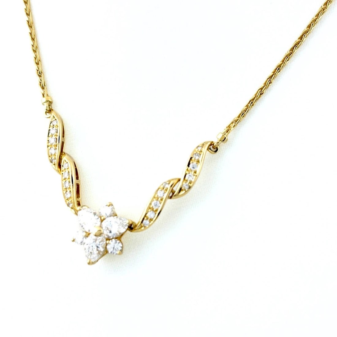 MELEE DIAMOND DESIGN YG YELLOWGOLD PENDANT NECKLACE: Melee diamond design YG YellowGold Pendant Necklace Brand: Unbranded Type: Necklace Material: 18K, Color: Yellow Gold Size: Chain 40cm(15.7") Pendant size 50.7×11.1mm(2.0") Accessories: None