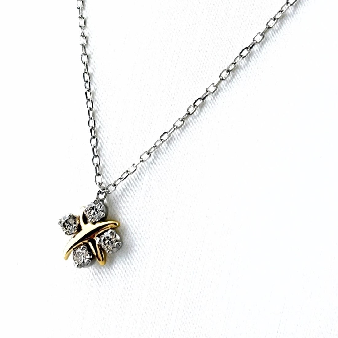 MELEE DIAMOND DESIGN PLATINUM YG YELLOWGOLD PENDANT NECKLACE: Melee diamond design Platinum YG YellowGold Pendant Necklace Brand: Unbranded Type: Necklace Material: Pt850, Color: Yellow Gold Size: Chain 45cm(17.7") Total length of the pendant head