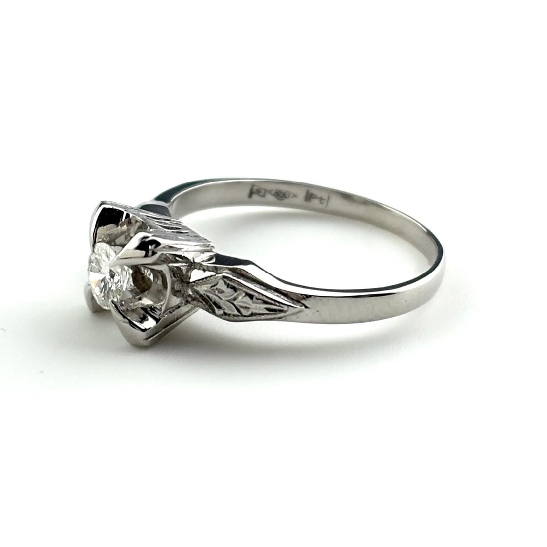 OPAL DESIGN PLATINUM MELEE DIAMOND RING: opal design Platinum Melee diamond Ring Brand: Unbranded Type: Ring Material: Pt850, Color: Platinum Size: US 5.5 to 6 Accessories: None Accessories Notice: When purchasing pre-owned goods,