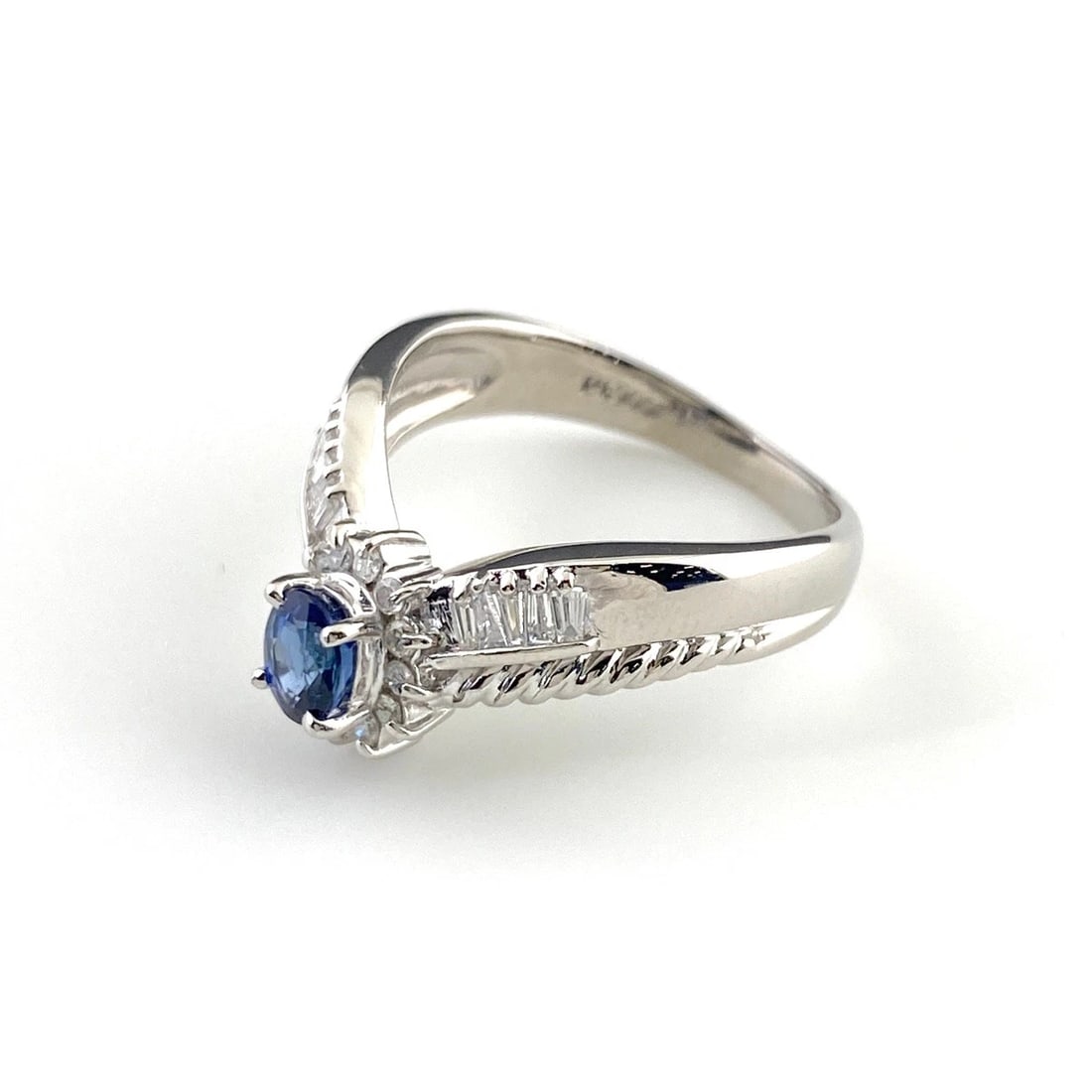 SAPPHIRE DESIGN PLATINUM MELEE DIAMOND RING: sapphire design Platinum Melee diamond Ring Brand: Unbranded Type: Ring Material: Pt900, Color: Platinum Size: US 6.5 Accessories: None Accessories Notice: When purchasing pre-owned goods,