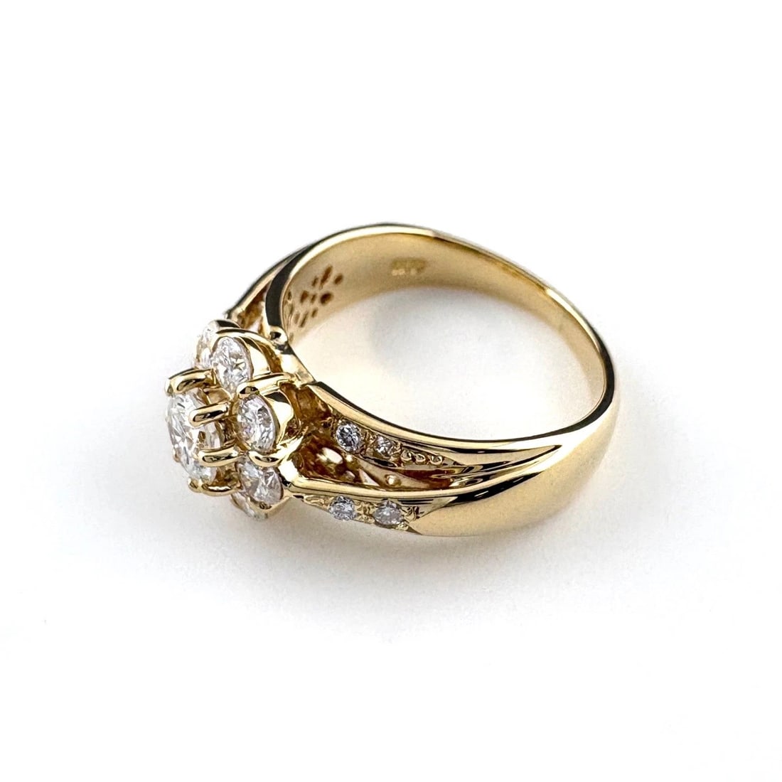 DIAMOND DESIGN YG YELLOWGOLD MELEE DIAMOND RING: diamond design YG YellowGold Melee diamond Ring Brand: Unbranded Type: Ring Material: 18K, Color: Yellow Gold Size: US 4.5 to 5 Accessories: None Accessories Notice: When purchasing pre-ow