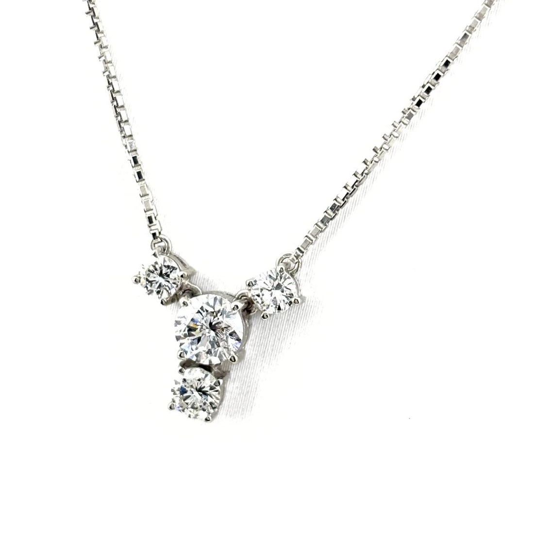 MELEE DIAMOND DESIGN PLATINUM PENDANT NECKLACE (1 of 4)