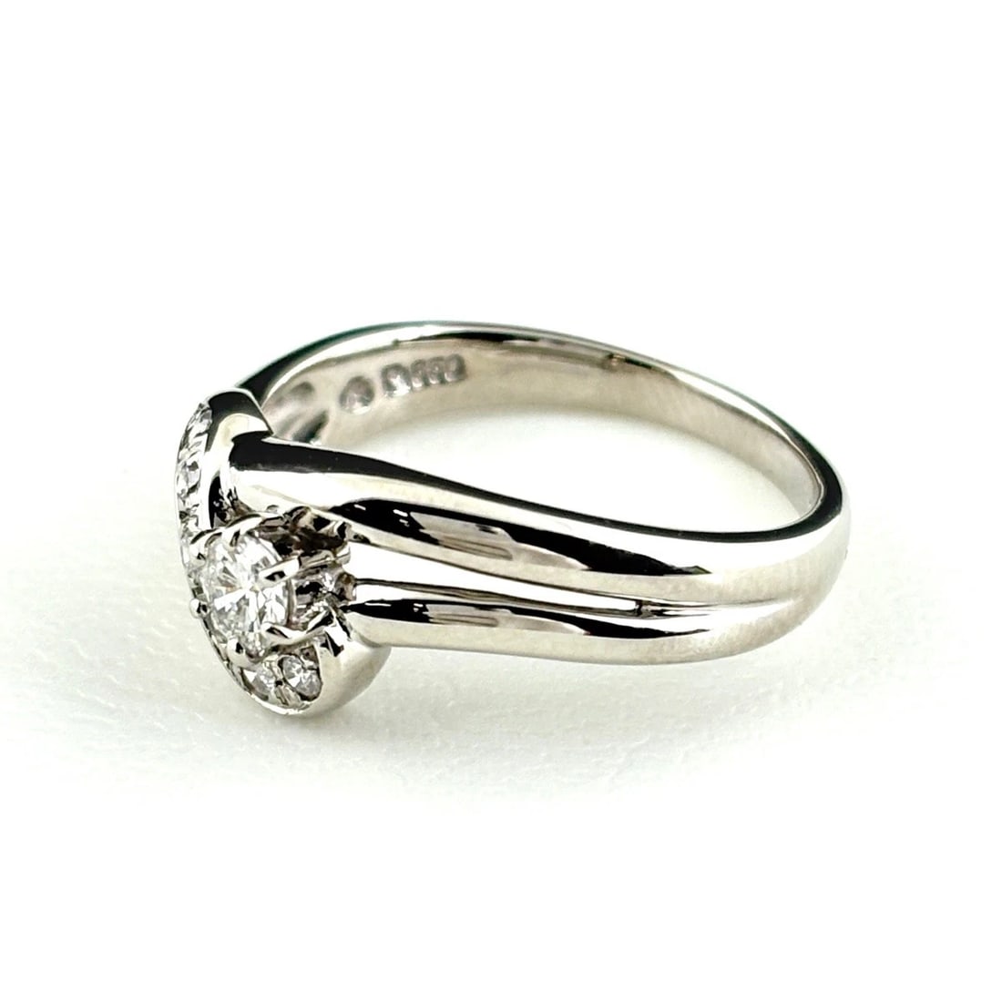 DIAMOND DESIGN PLATINUM MELEE DIAMOND RING PT850 (1 of 2)