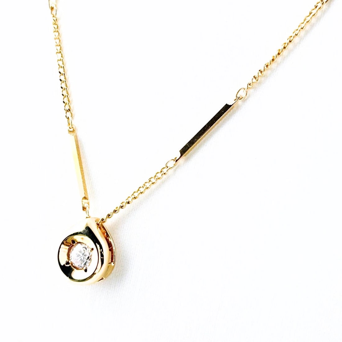 MELEE DIAMOND DESIGN EARRINGS YG YELLOWGOLD PENDANT NECKLACE: Melee diamond design earrings YG YellowGold Pendant Necklace Brand: Unbranded Type: Necklace Material: 18K, Color: Yellow Gold Size: Chain 45cm(17.7") Pendant size 9.5×8.0mm(0.4") 