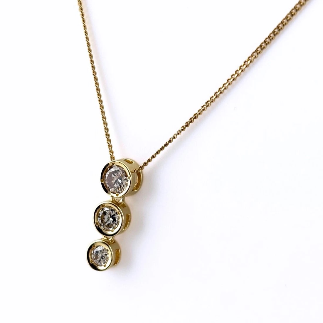 MELEE DIAMOND DESIGN YG YELLOWGOLD PENDANT NECKLACE: Melee diamond design YG YellowGold Pendant Necklace Brand: Unbranded Type: Necklace Material: 18K, Color: Platinum Size: Chain 40cm(15.7") Pendant size 17.2×5.5mm(0.7") Accessories: None
