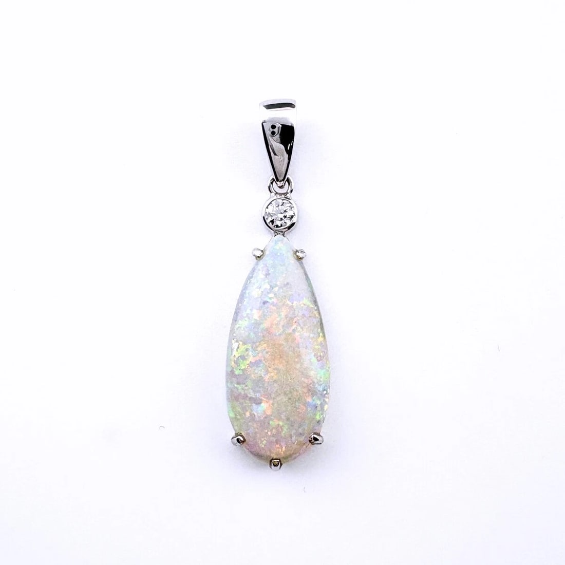 OPAL PENDANT HEAD WG WHITEGOLD MELEE DIAMOND: Opal Pendant Head WG WhiteGold Melee diamond Brand: Unbranded Type: Pendant Head Material: 18K, Main Stone/Creation opal Color: White Gold Size: Total length of the pendant head including a