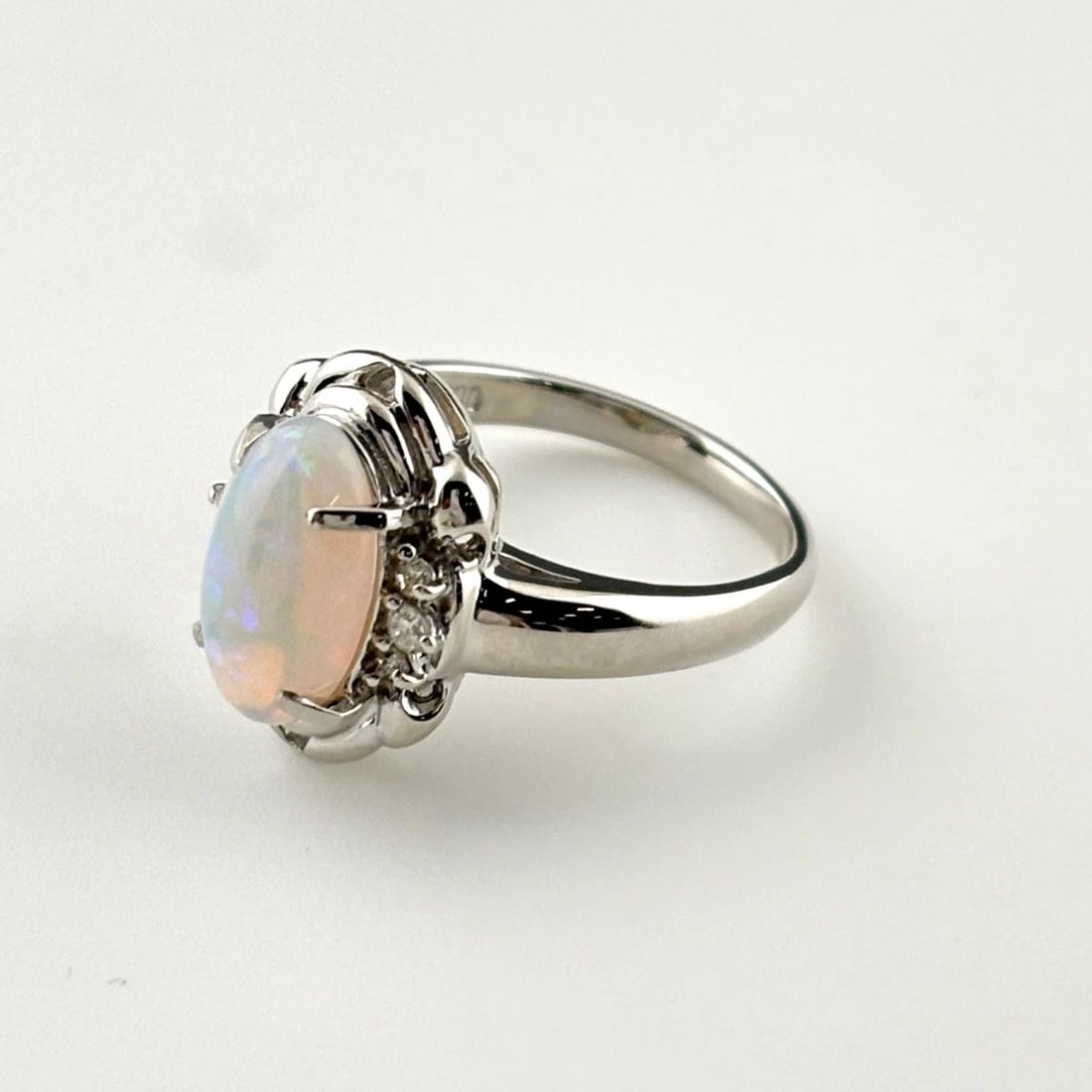 OPAL DESIGN PLATINUM MELEE DIAMOND RING PT900 OPAL DIAMOND: opal design Platinum Melee diamond Ring Pt900 opal diamond Brand: Unbranded Type: Ring Material: Pt900, Main Stone/Creation opal Color: Platinum Size: US 6 Accessories: None Accessories No