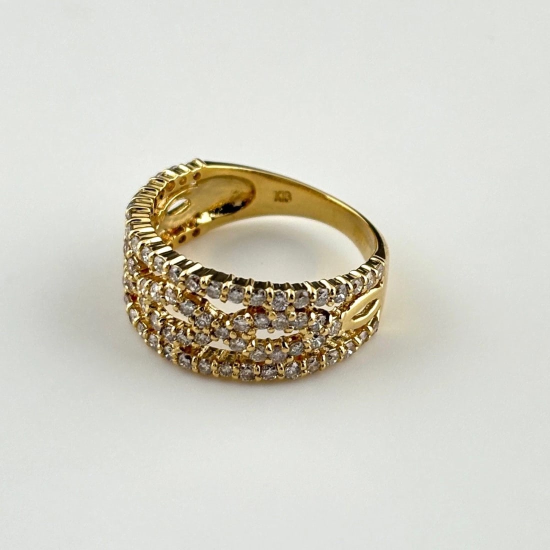 MELEE DIAMOND DESIGN YG YELLOWGOLD RING: Melee diamond design YG YellowGold Ring Brand: Unbranded Type: Ring Material: 18K, Color: Yellow Gold Size: US 6 to 6.5 Accessories: None Accessories Notice: When purchasing pre-owned good