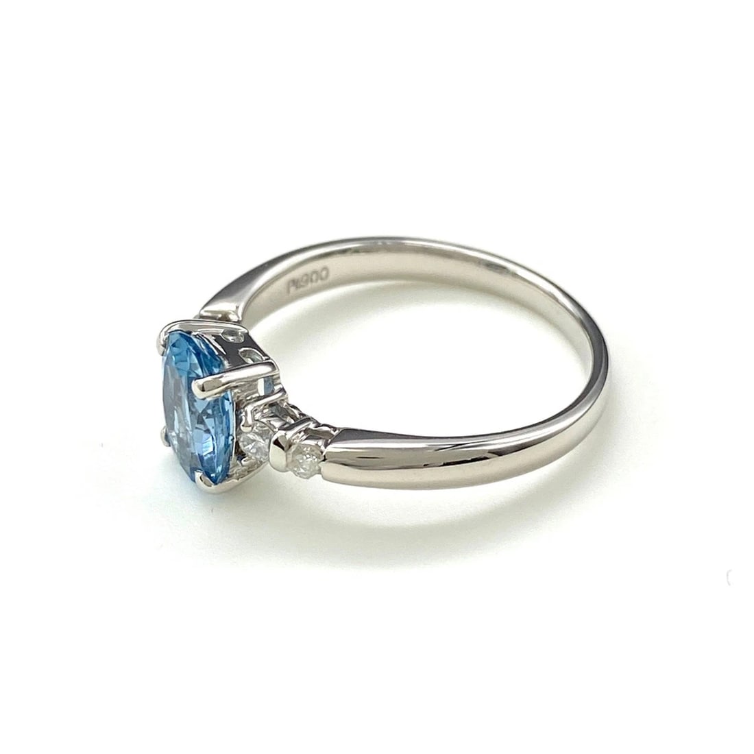 AQUAMARINE DESIGN PLATINUM MELEE DIAMOND RING: aquamarine design Platinum Melee diamond Ring Brand: Unbranded Type: Ring Material: Pt900, Main Stone/Creation Aquamarine Color: Platinum Size: US 6 Accessories: None Accessories Notice: W