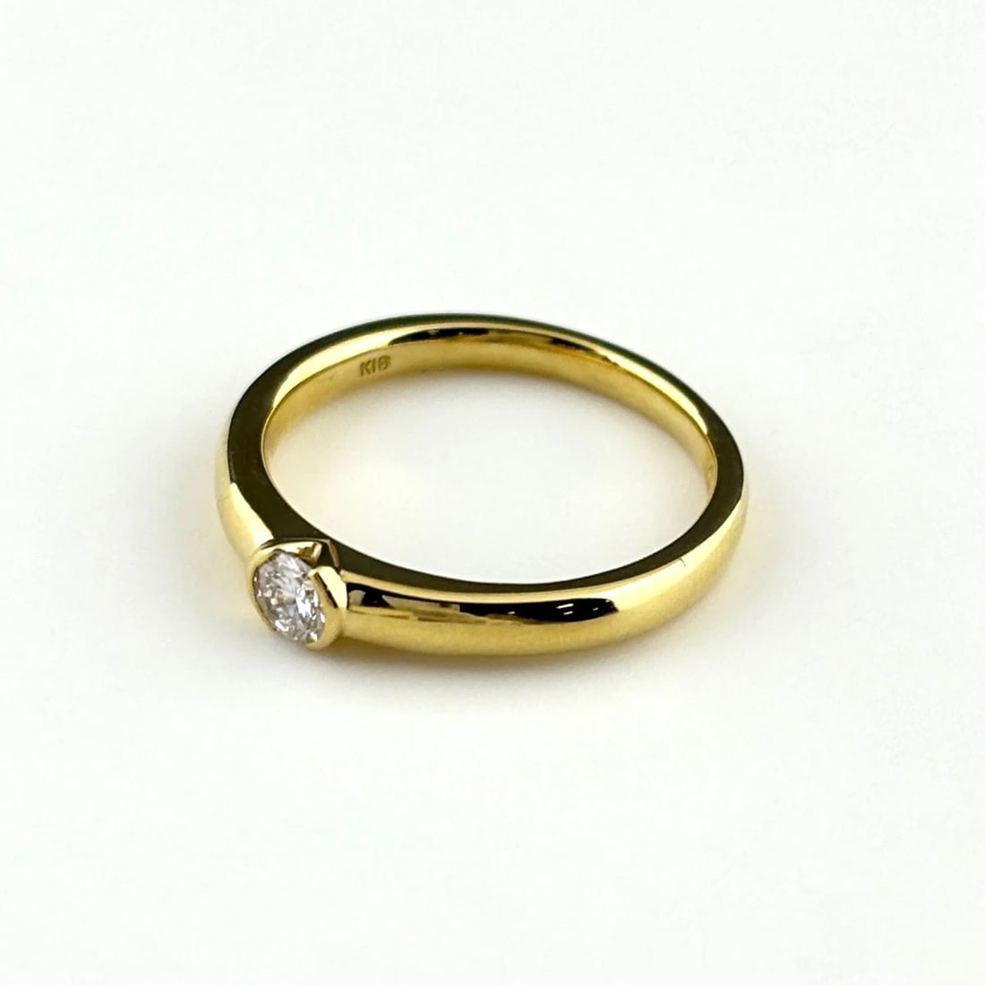 DIAMOND DESIGN YG YELLOWGOLD SAPPHIRE RING: diamond design YG YellowGold sapphire Ring Brand: Unbranded Type: Ring Material: 18K, Main Stone/Creation sapphire Color: Yellow Gold Size: US 5.5 to 6 Accessories: None Accessories Notice: