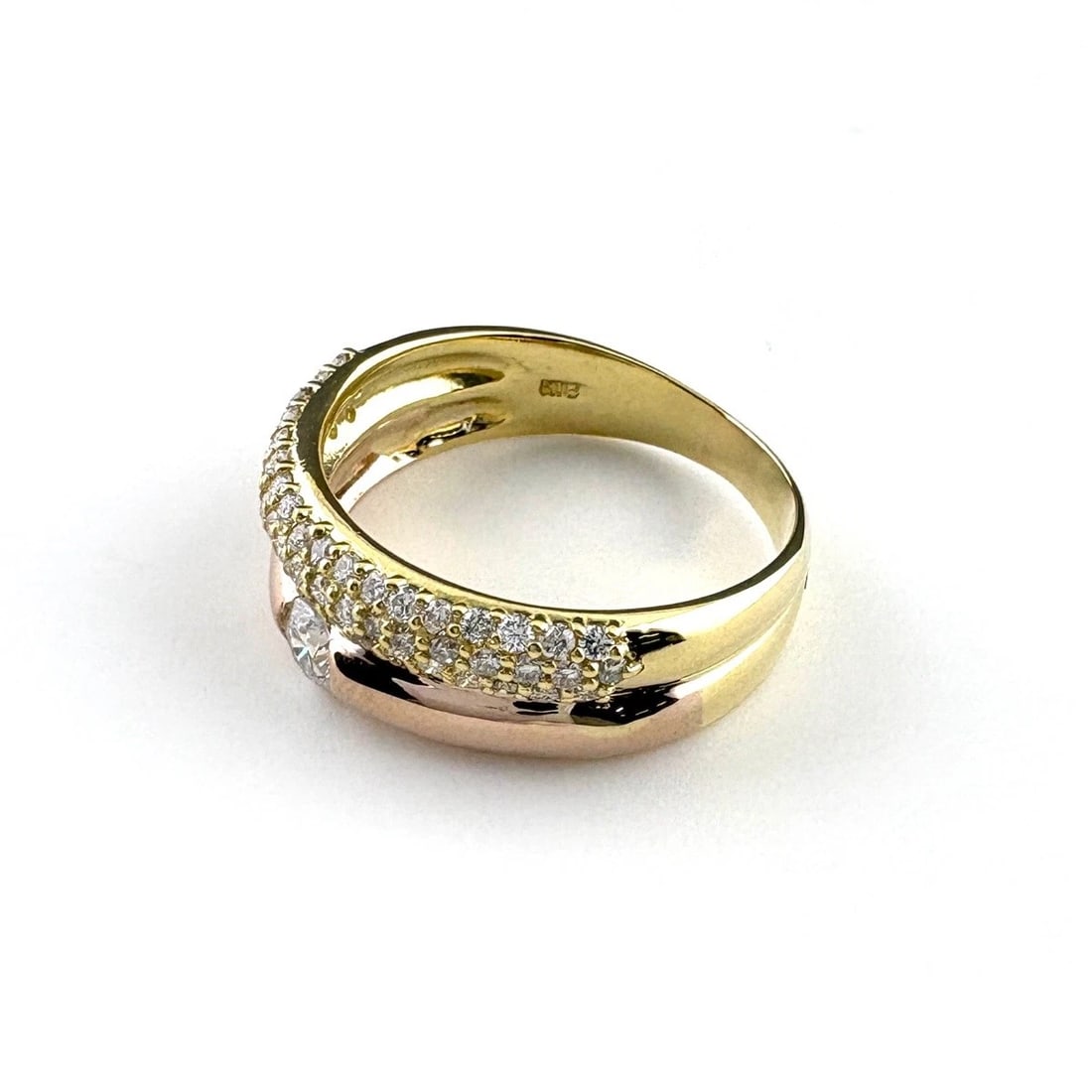 MELEE DIAMOND DESIGN YG YELLOWGOLD RING: Melee diamond design YG YellowGold Ring Brand: Unbranded Type: Ring Material: 18K, Color: Yellow Gold Size: US 7 to 7.5 Accessories: None Accessories Notice: When purchasing pre-owned good