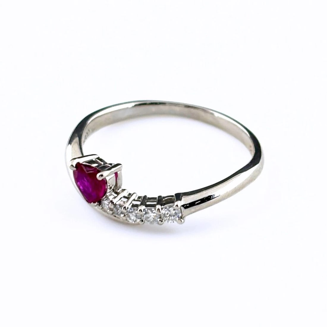 RUBY DESIGN PLATINUM MELEE DIAMOND WITH HEART MOTIF RING: ruby design Platinum Melee diamond with heart motif Ring Brand: Unbranded Type: Ring Material: Pt900, Color: Platinum Size: US 6.5 Accessories: None Accessories Notice: When purchasing pre