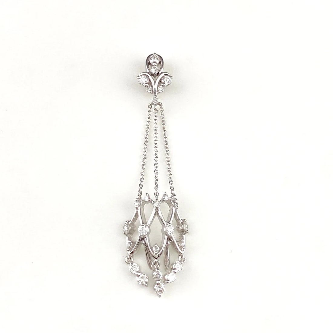 MELEE DIAMOND PENDANT HEAD WG WHITEGOLD: Melee diamond Pendant Head WG WhiteGold Brand: Unbranded Type: Pendant Head Material: 18K, Color: White Gold Size: Pendant size 47.8×12.6mm(1.9") Inside diameter of the bail 2.7×0.8mm(0.1") 