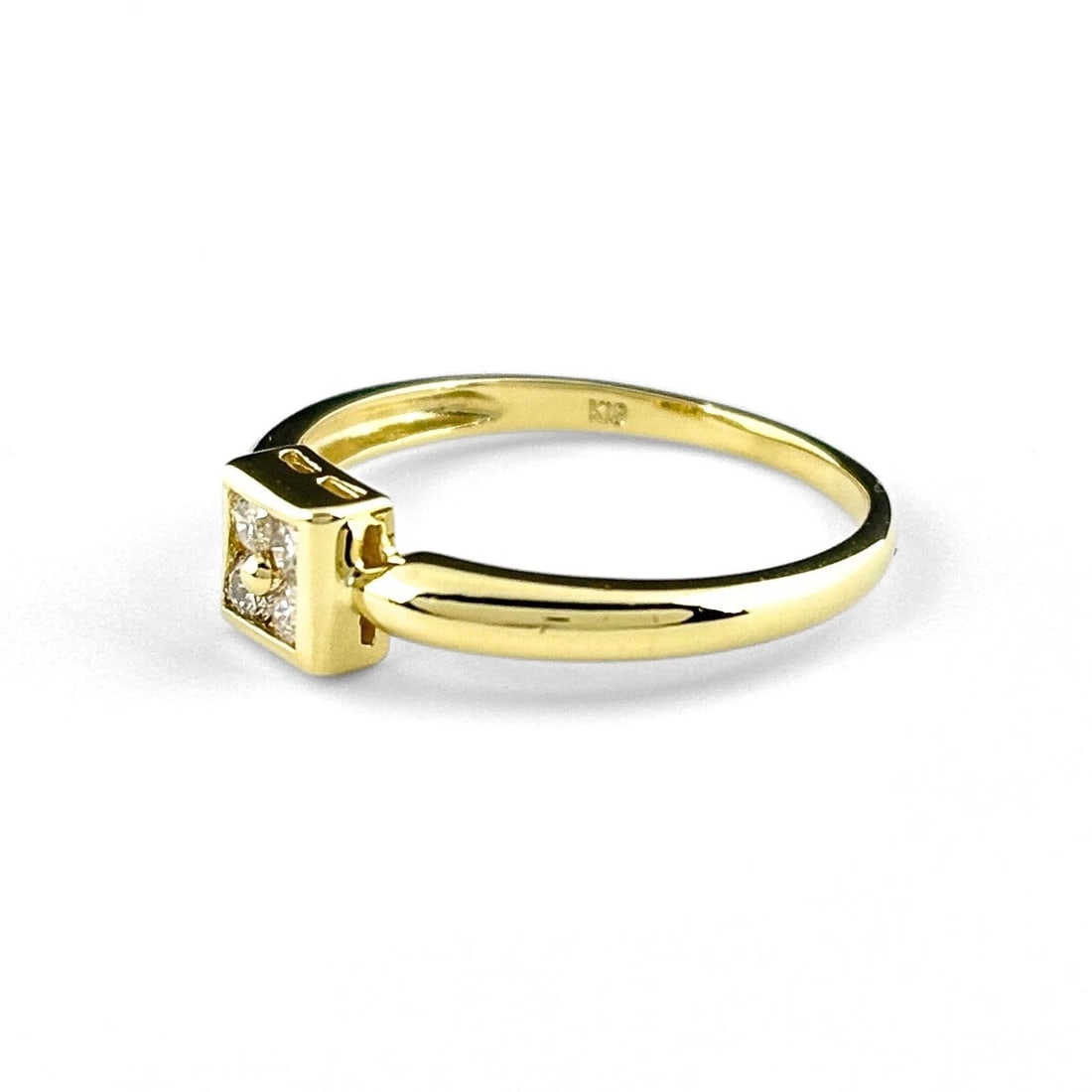 MELEE DIAMOND DESIGN YG YELLOWGOLD RING: Melee diamond design YG YellowGold Ring Brand: Unbranded Type: Ring Material: 18K, Color: Yellow Gold Size: US 5 to 5.5 Accessories: None Accessories Notice: When purchasing pre-owned goods,